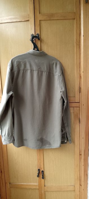 Военная рубашка H&M.