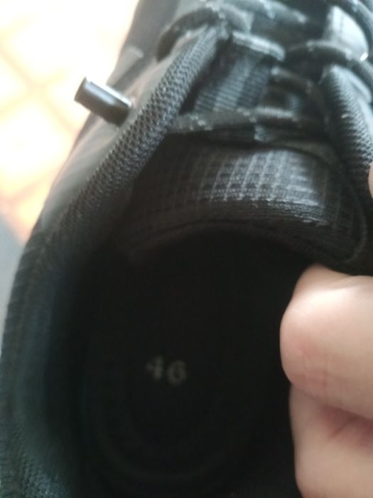 Кроссовки черные