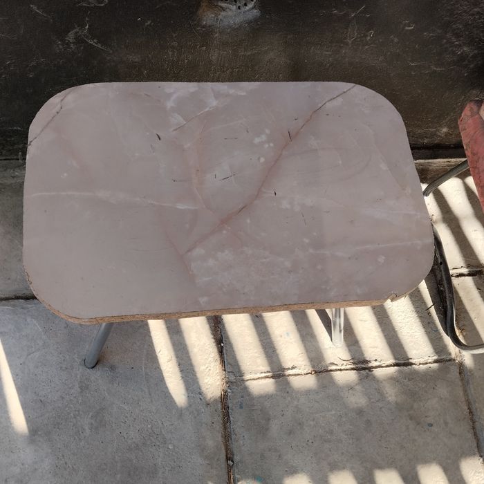 Столик продам . . К за