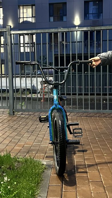 Продам стильный BMX в цвете хамелеон.