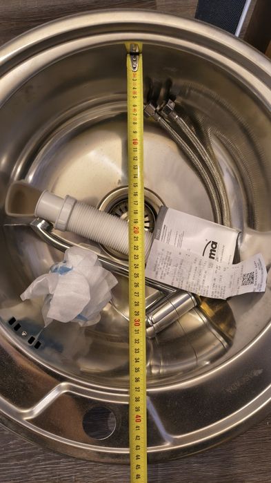 Кухненска мивка със смесител