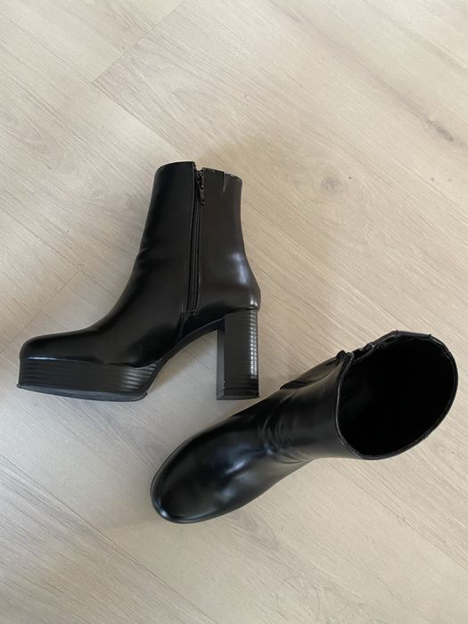 Vand ghete H&M superbe.