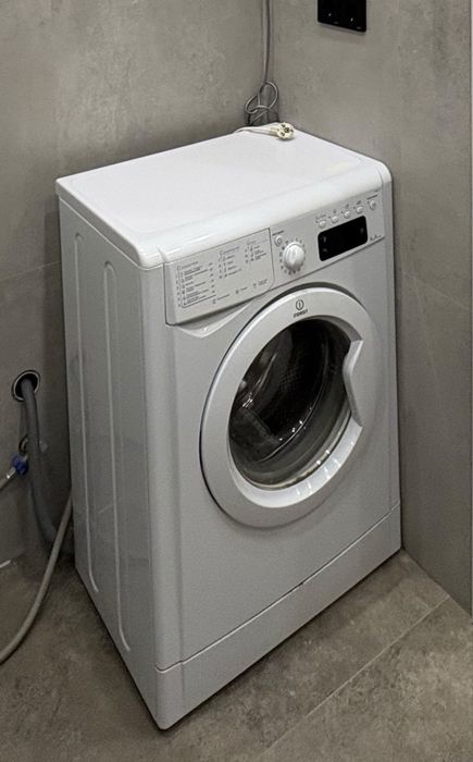 Продам стиральную машину Indesit