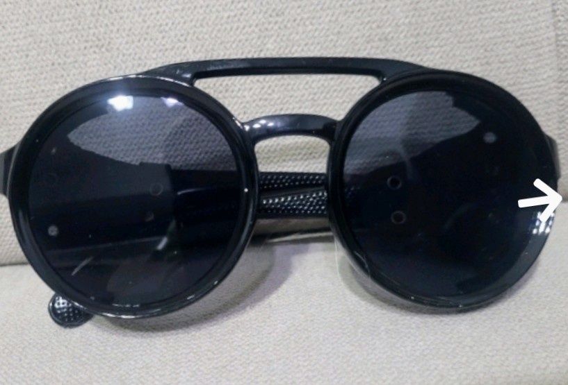 Продавам слънчеви очила