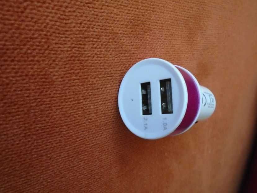 Alimentator auto bricheta masina cu 2 USB ( 2.1 A+ 1.0 A )
