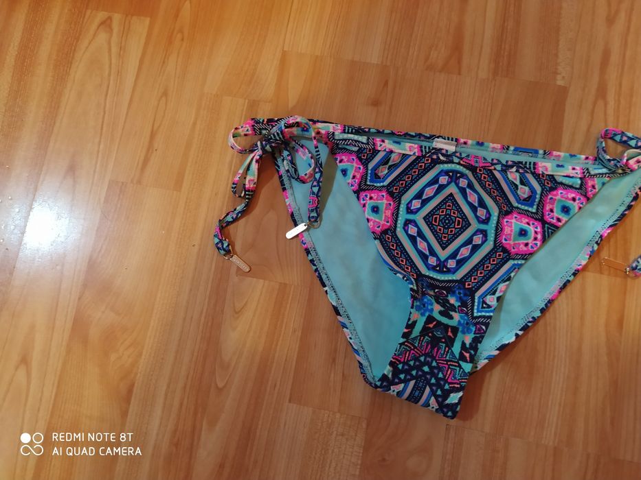 Бански с етикет лято