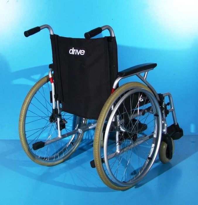 Scaun cu rotile handicap Drive - latime sezut 47 cm