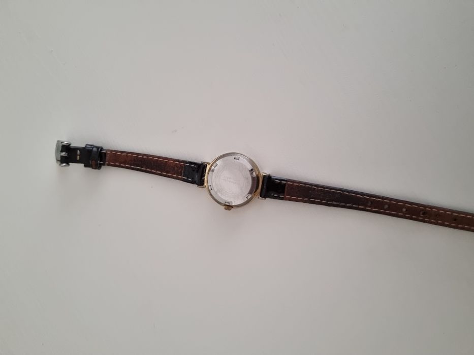 Часы кварцевые женские