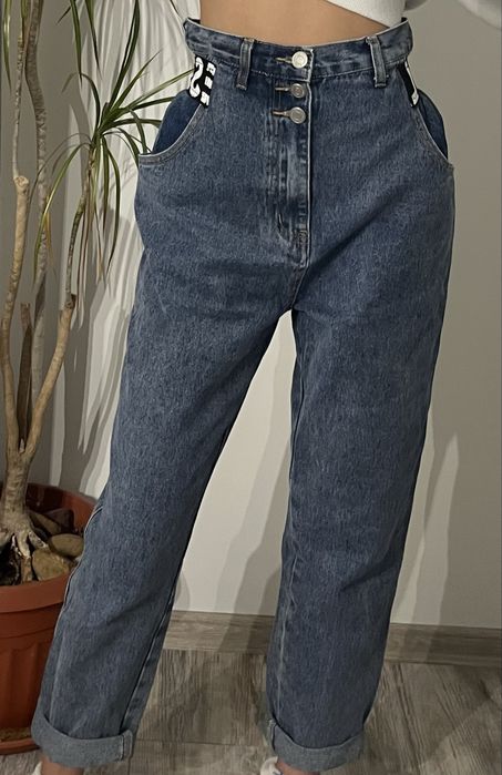 тъмно сини дънки