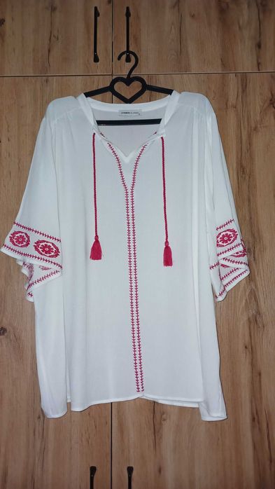 Блузка с вышивкой LC Waikiki