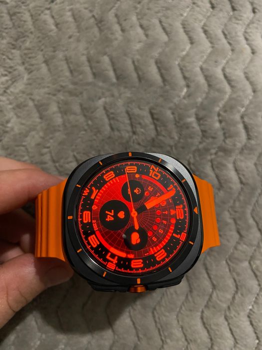 Смарт часовник чисто нов