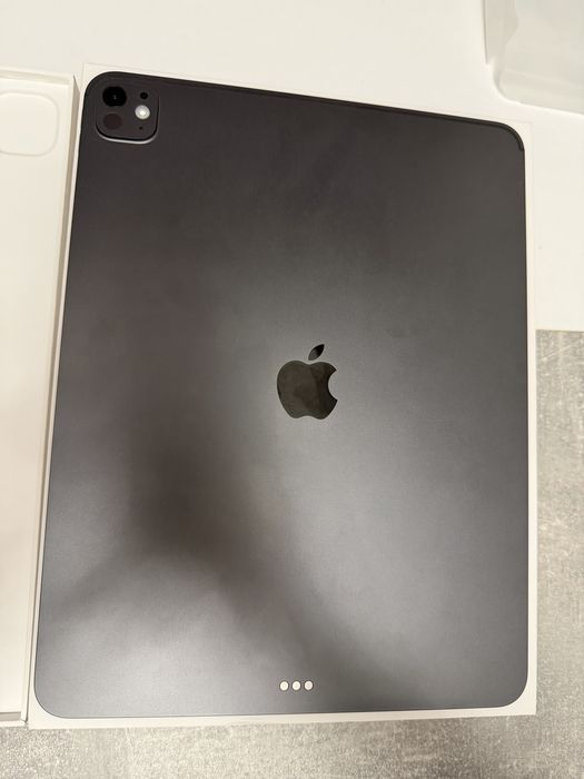 iPad Pro M5 13” 256GB – 100% baterie, 15 cicluri, ca nou