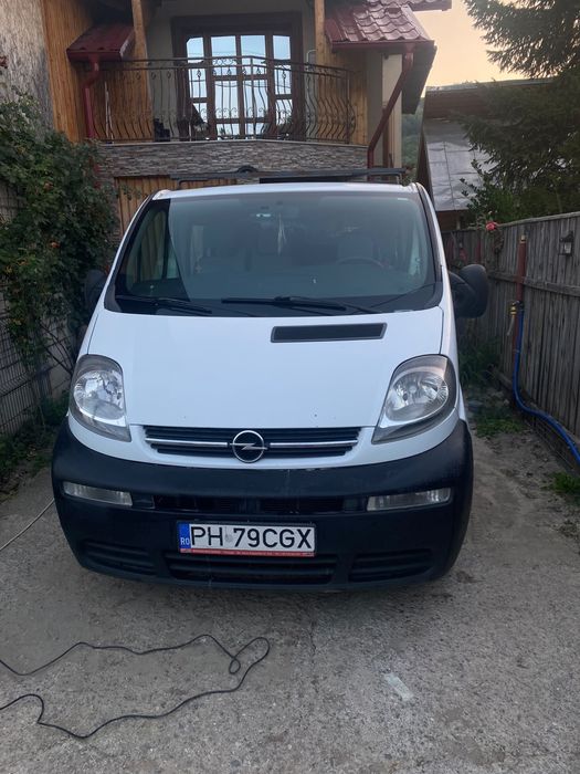 Vand opel vivaro 6 locuri+ marfa 1.9 tdci ,