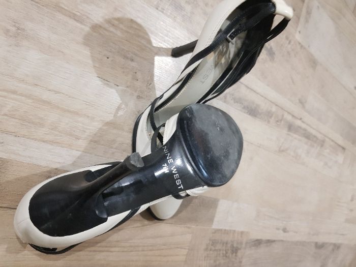 Nine West супер елегантни обувки с токче и каишки