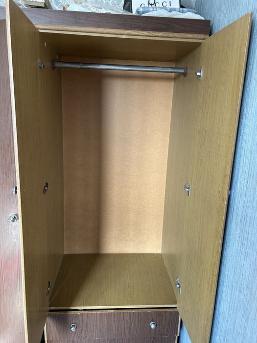 Шкаф и тумбочка в спальню
