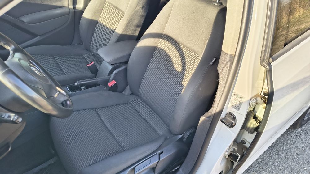 VW Golf 6 / 1.6tdi / ușor avariat.