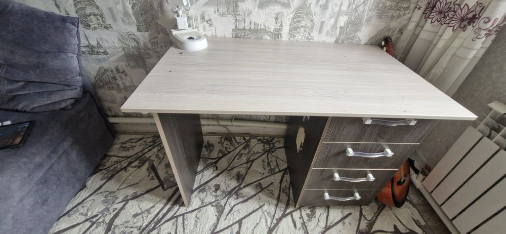 Продам Стол с полками