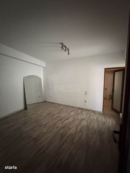 Piata Romana, 4 camere nemobilate,etaj 4/P+5, 105mp
