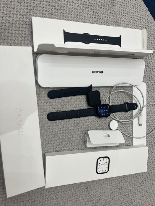 Продам Apple Watch 7