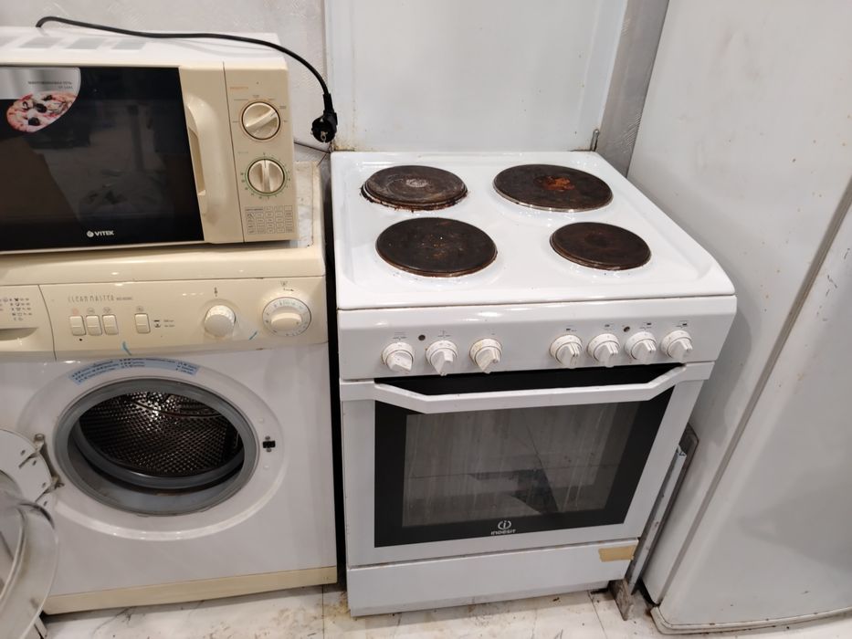 Электроплита Indesit в хорошем состоянии