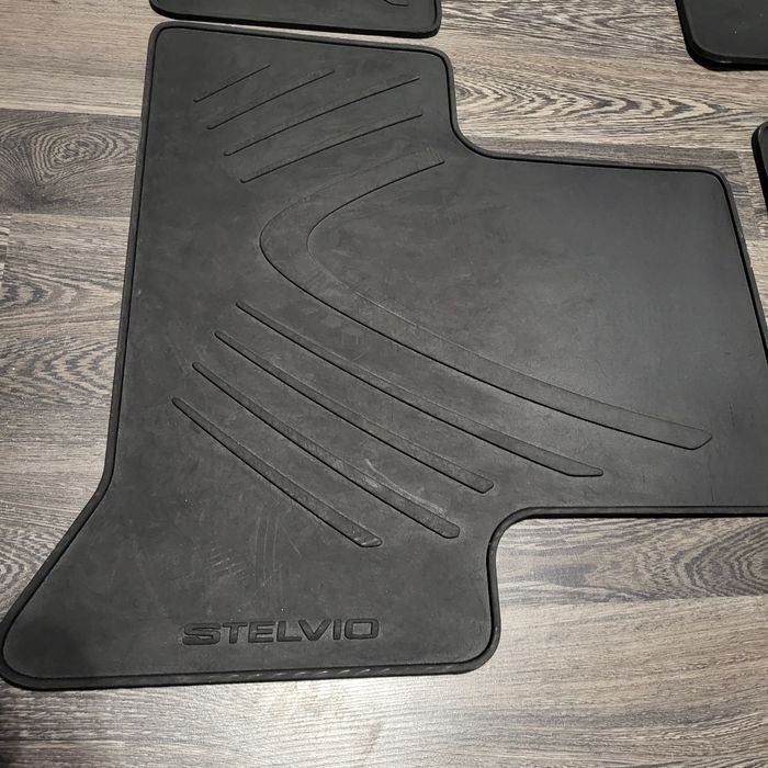 Оригинални гумени стелки за Алфа Ромео Стелвио