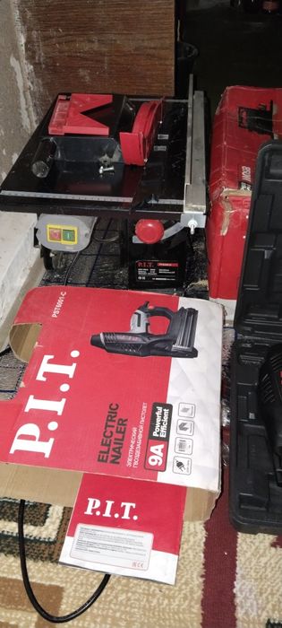 ПИЛА СТУЛНИК и електиричиский пистолет для мебел и МДФ двер новый сроч