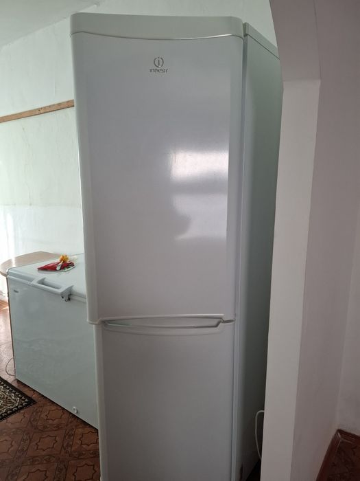 Холодильник indesit
