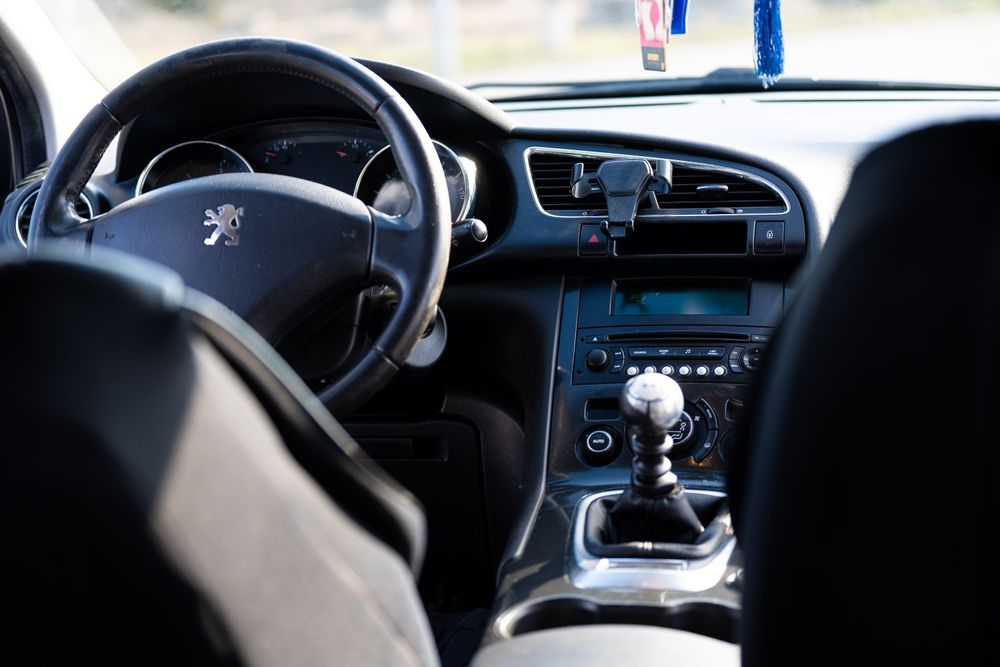 Se vinde Peugeot 3008.