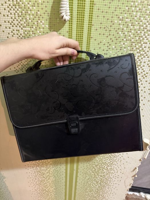 Портфель с отделениями под документы