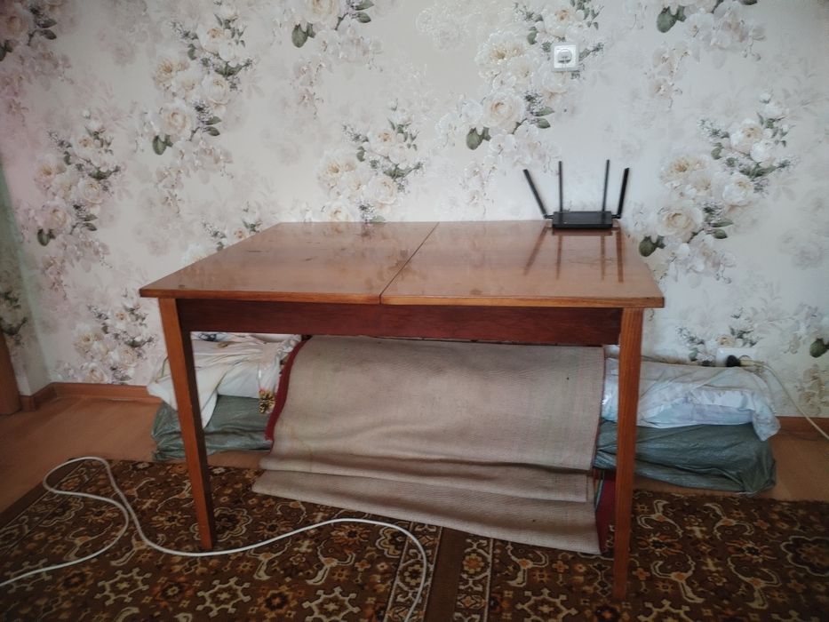Продам  стол, стенку "горка"