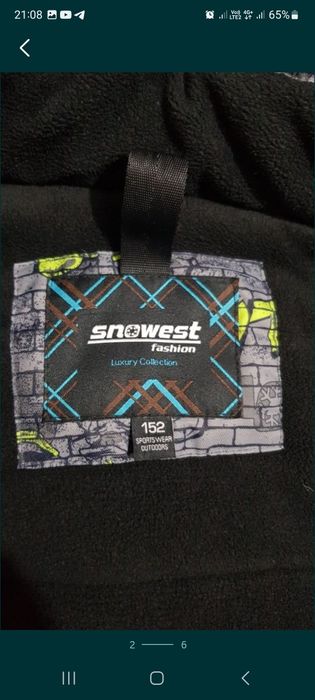 Продам куртку с капюшоном .