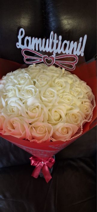 Buchet cu 33 trandafiri din sapun