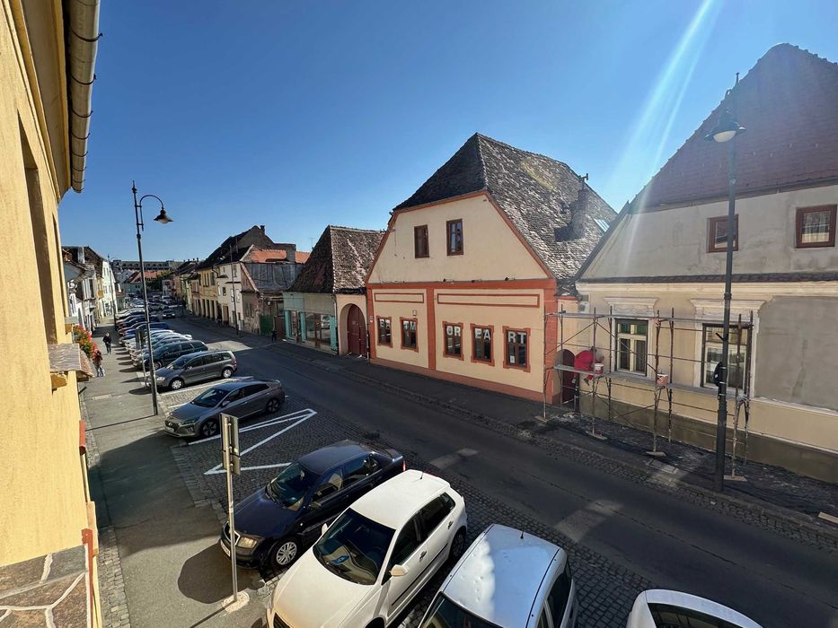 Apartament 3 camere - 95 mp - etaj 1 - zona Centrala - 9 Mai