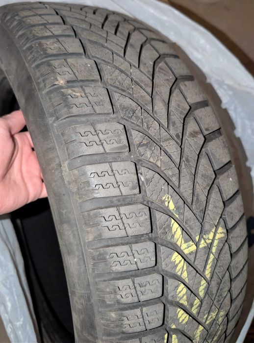 Anvelope iarna Falken Eurowinter HS02 215/60 R17 100V XL