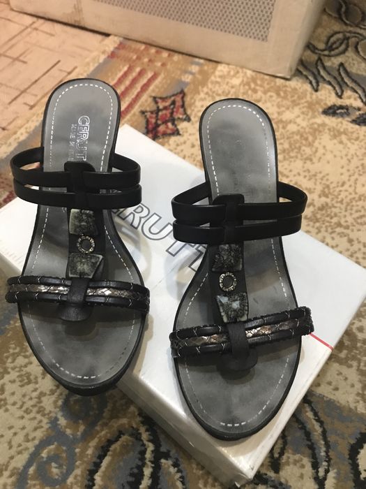 Продам босоножки