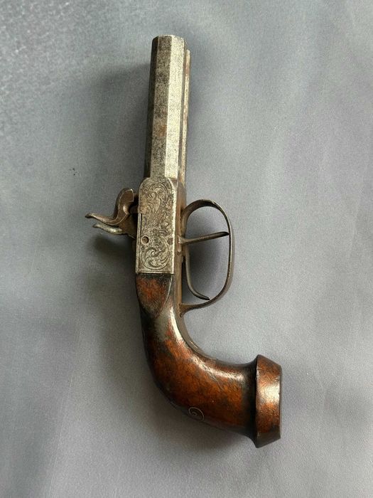 Уникален стар двуцевен пищов, сребърни набивки