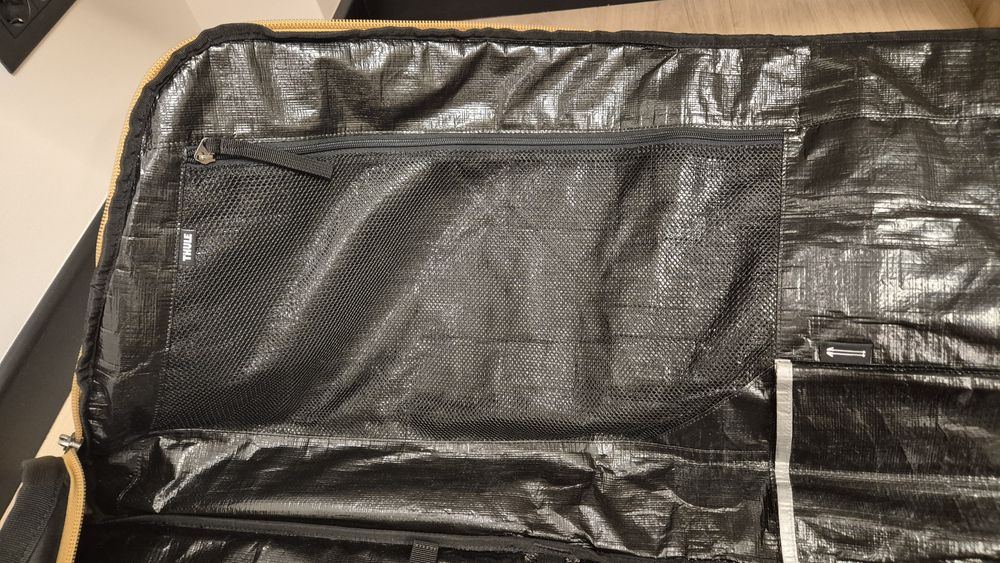 Geantă / Trolley schi Thule cu roți – transport 1-2 perechi schiuri