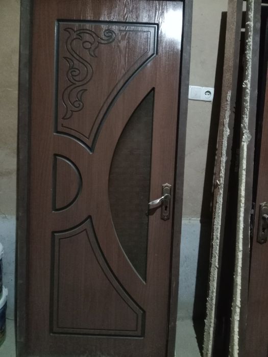 Eshik romlar sotiladi