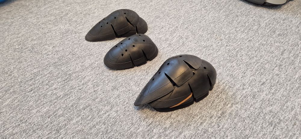 Protectii Rev'it Seeflex genunchi, coate, umeri sold