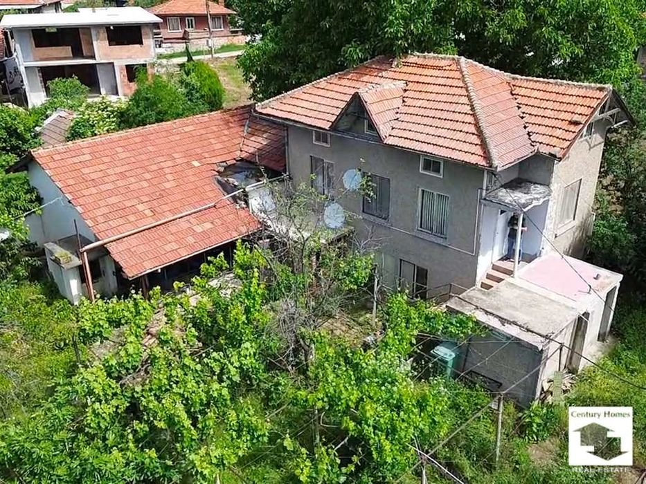116268 ЕКСКЛУЗИВНО! Просторна къща с равен двор, кладенец и стопанска постройка в с. Беляковец