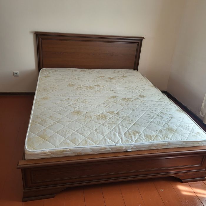 Двуспальная кровать