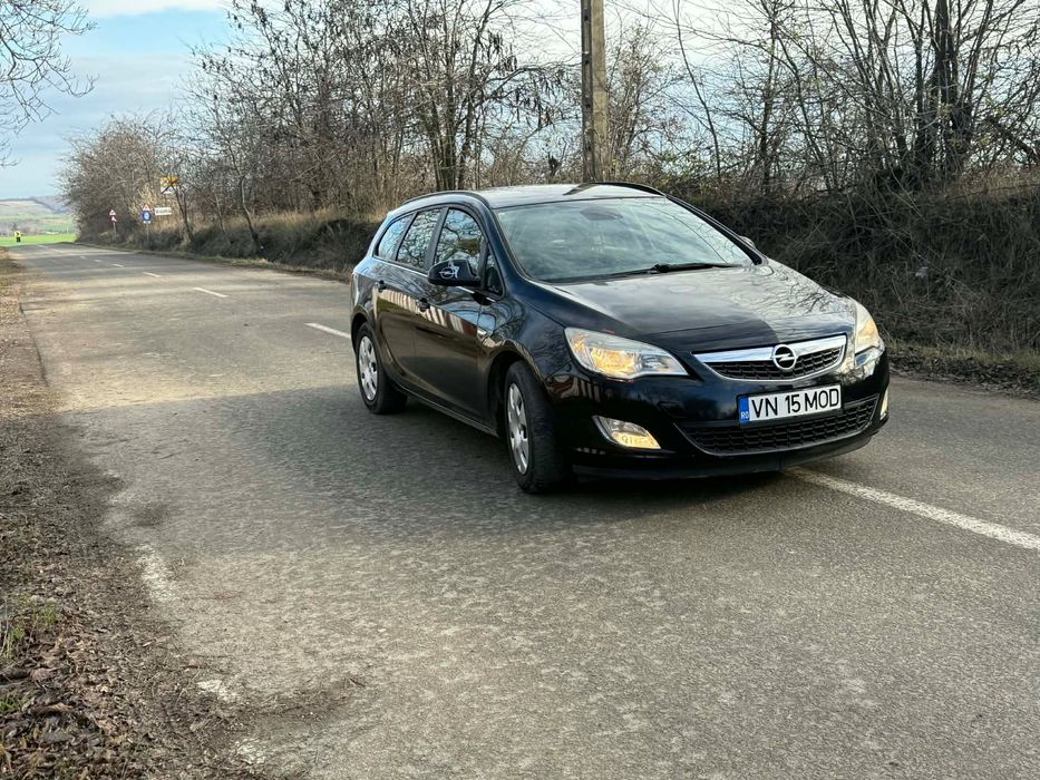 Vând Opel Astra J