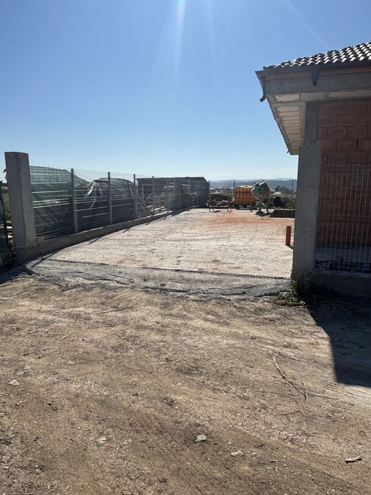 Vand casa la rosu