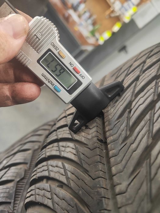4бр.зимни гуми 235/45/20 Michelin