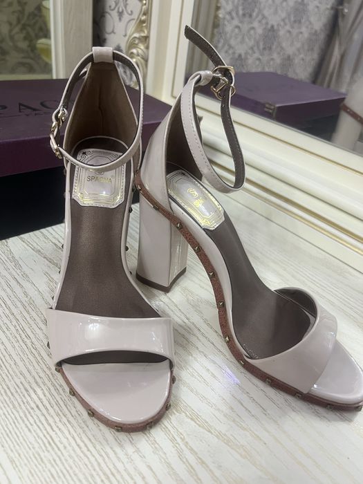 Basanoshka kablukli Spagna