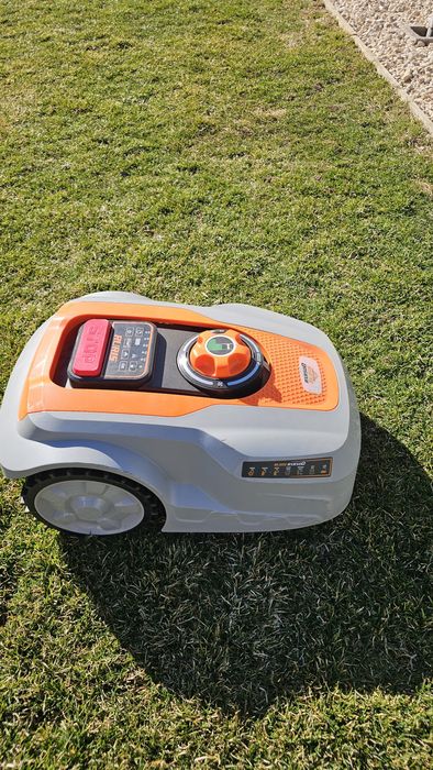 Robot de tuns iarba