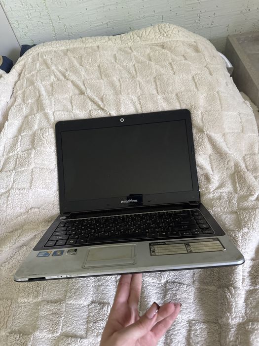 Продам ноутбук на запчасти