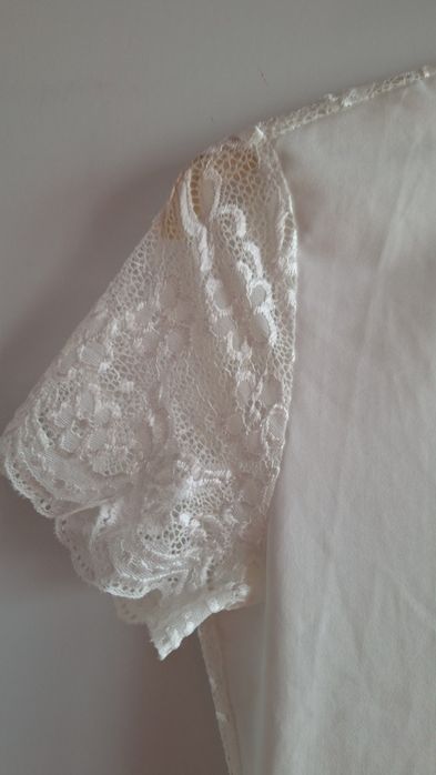 Body elastic cu maneca scurta si dantela