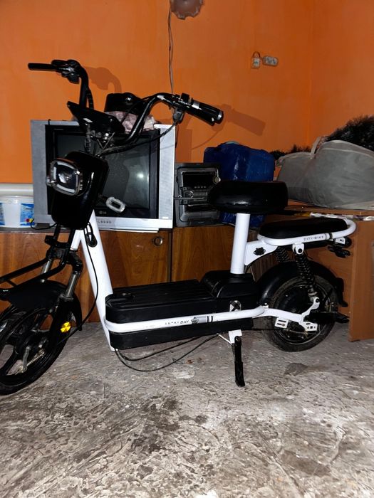 Скутер Sk8.     .