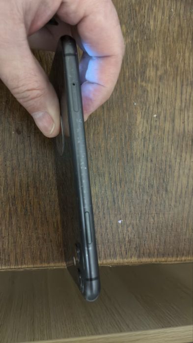 Se vinde Iphone 11 64 gb Memorie